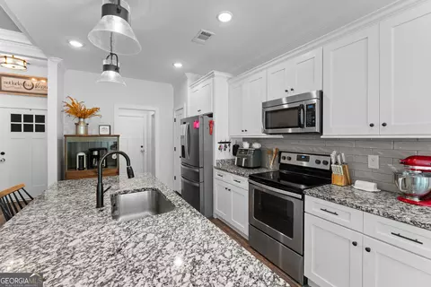 Kitchen - 204 Dennard Dr, Perry, GA 31069 photo 2 of 2