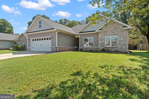 Exterior - 204 Dennard Dr, Perry, GA 31069 photo 2 of 5