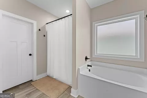 Bath - 204 Dennard Dr, Perry, GA 31069 photo 1 of 5
