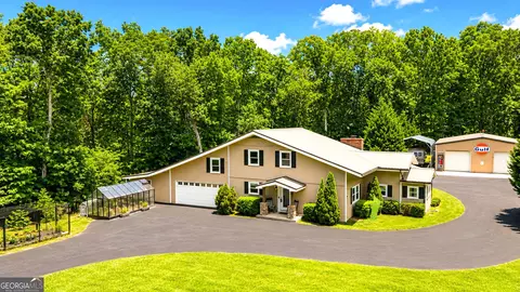 11 Edgewater Ct, Griffin, GA 30223