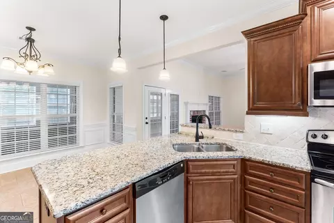 Kitchen - 3003 Hackberry Ter, Bonaire, GA 31005 photo 4 of 8