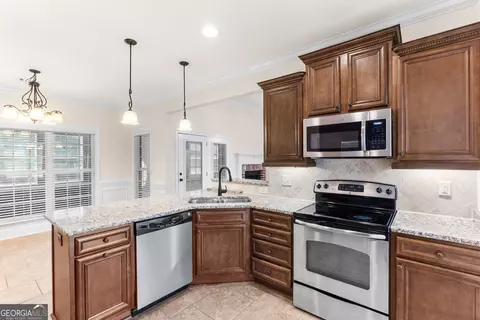 Kitchen - 3003 Hackberry Ter, Bonaire, GA 31005 photo 3 of 8