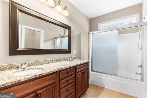 Bath - 3003 Hackberry Ter, Bonaire, GA 31005 photo 5 of 5