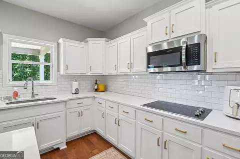 Kitchen - 512 Clinton Dr, Temple, GA 30179 photo 3 of 4