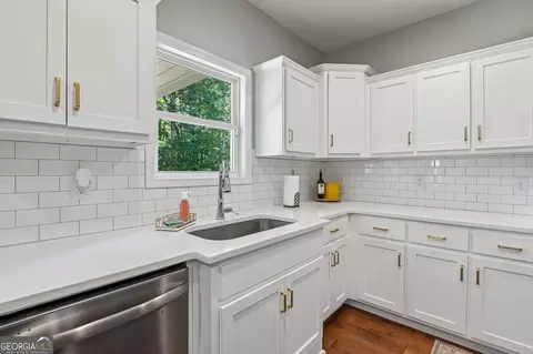 Kitchen - 512 Clinton Dr, Temple, GA 30179 photo 4 of 4