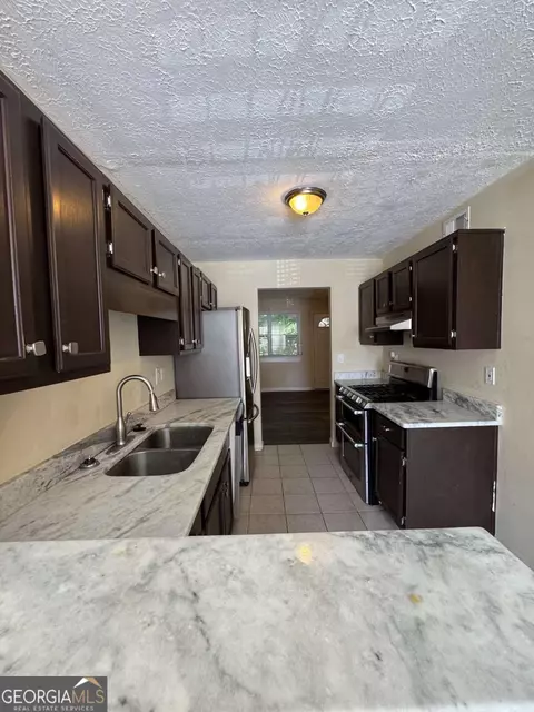 Kitchen - 7237 Crestside Dr, Austell, GA 30168 photo 2 of 3