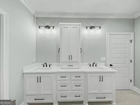 Bath - 2300 Thomas St, Adel, GA 31620 photo 4 of 7