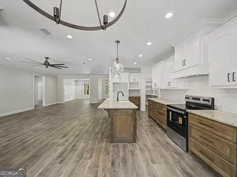Kitchen - 2300 Thomas St, Adel, GA 31620 photo 2 of 3