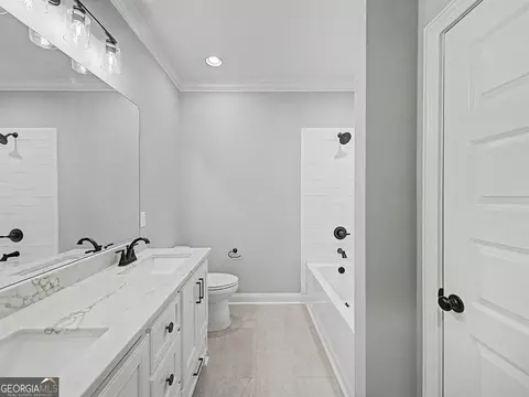 Bath - 2300 Thomas St, Adel, GA 31620 photo 5 of 7