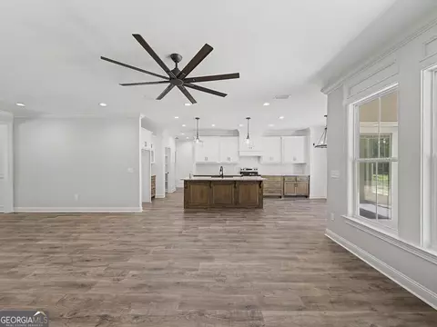 Living - 2300 Thomas St, Adel, GA 31620 photo 4 of 5