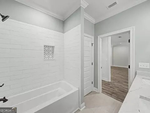 Bath - 2300 Thomas St, Adel, GA 31620 photo 6 of 7