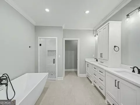 Bath - 2300 Thomas St, Adel, GA 31620 photo 1 of 7