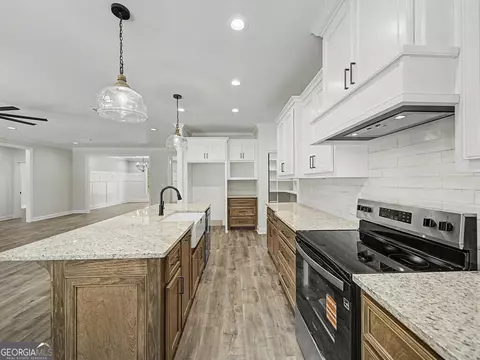 Kitchen - 2300 Thomas St, Adel, GA 31620 photo 3 of 3