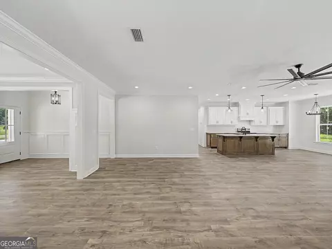 Living - 2300 Thomas St, Adel, GA 31620 photo 3 of 5