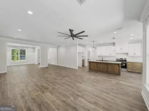 Living - 2300 Thomas St, Adel, GA 31620 photo 2 of 5
