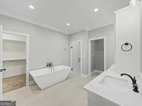 Bath - 2300 Thomas St, Adel, GA 31620 photo 2 of 7