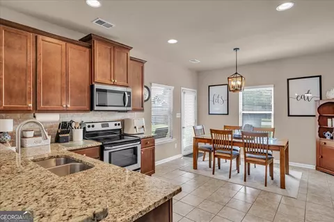 Kitchen - 200 Amelia Dr, Byron, GA 31008 photo 1 of 4