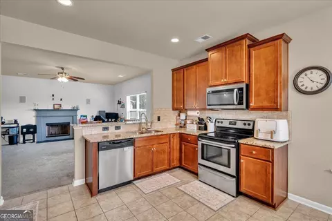 Kitchen - 200 Amelia Dr, Byron, GA 31008 photo 2 of 4
