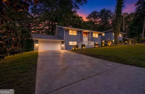 495 Larchmont Cir NW, Atlanta, GA 30318