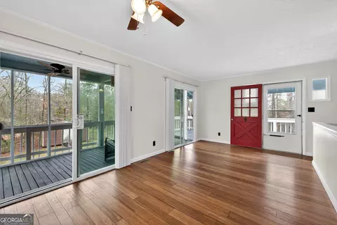 Living - 111 Indian Bend Dr, Lagrange, GA 30240 photo 2 of 8