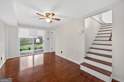Living - 111 Indian Bend Dr, Lagrange, GA 30240 photo 6 of 8