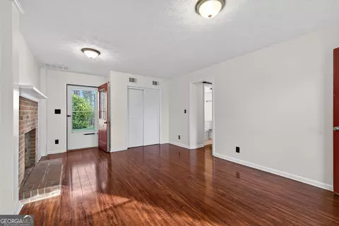 Living - 111 Indian Bend Dr, Lagrange, GA 30240 photo 7 of 8