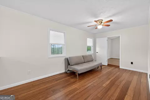 Living - 111 Indian Bend Dr, Lagrange, GA 30240 photo 3 of 8