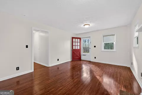 Living - 111 Indian Bend Dr, Lagrange, GA 30240 photo 8 of 8