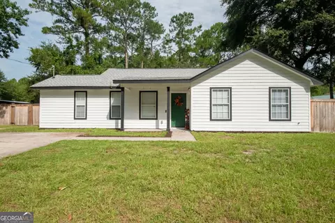 300 Village Dr, Woodbine, GA 31569