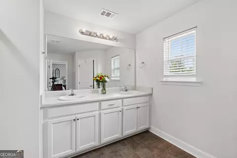 Entry Way - 618 Bledsoe Dr, Guyton, GA 31312 photo 7 of 8