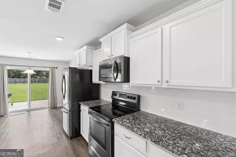 Kitchen - 618 Bledsoe Dr, Guyton, GA 31312 photo 4 of 4