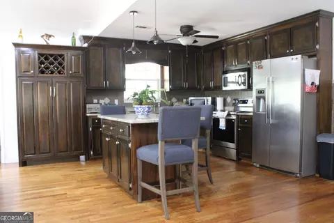 Kitchen - 1145 Jackson Lake Rd, Jackson, GA 30233 photo 3 of 4