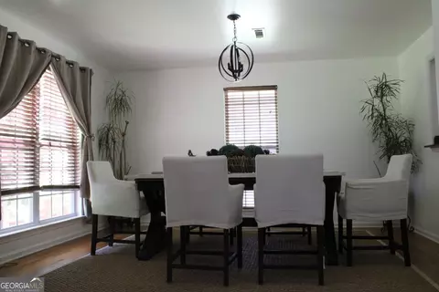 Dining - 1145 Jackson Lake Rd, Jackson, GA 30233 photo 2 of 5