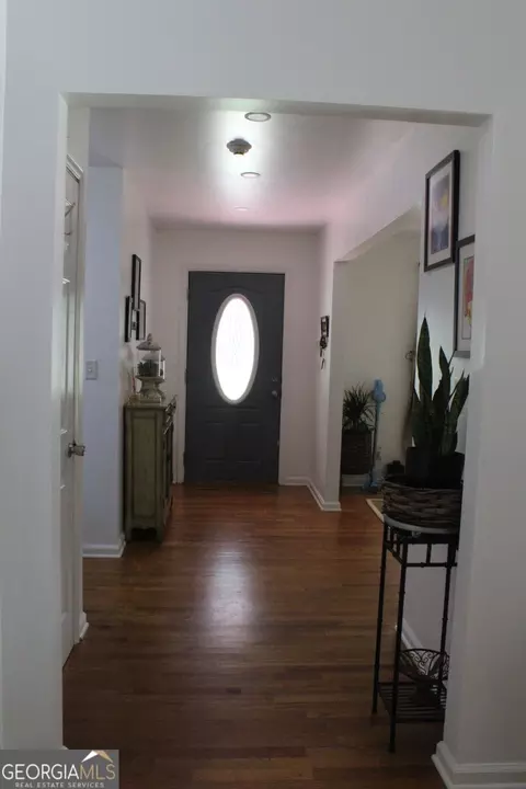 Entry Way - 1145 Jackson Lake Rd, Jackson, GA 30233 photo 2 of 10
