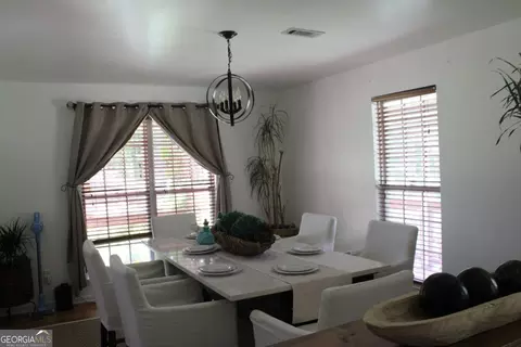 Dining - 1145 Jackson Lake Rd, Jackson, GA 30233 photo 3 of 5