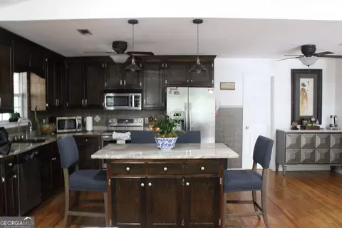 Kitchen - 1145 Jackson Lake Rd, Jackson, GA 30233 photo 2 of 4