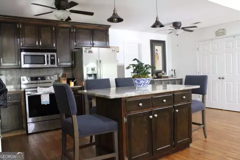 Kitchen - 1145 Jackson Lake Rd, Jackson, GA 30233 photo 4 of 4