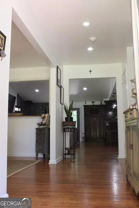 Entry Way - 1145 Jackson Lake Rd, Jackson, GA 30233 photo 1 of 10