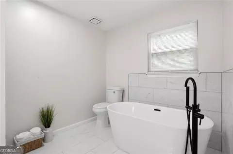 Bath - 6839 Silver Maple Dr, Rex, GA 30273 photo 2 of 3