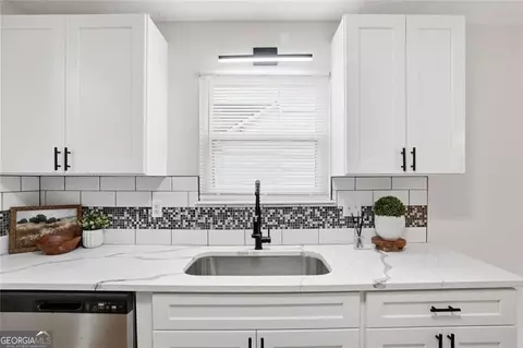 Kitchen - 6839 Silver Maple Dr, Rex, GA 30273 photo 4 of 6