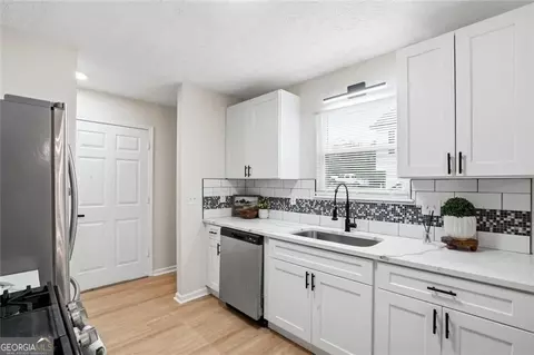 Kitchen - 6839 Silver Maple Dr, Rex, GA 30273 photo 2 of 6