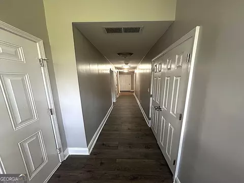 Entry Way - 203 Pineview Dr, Warner Robins, GA 31088 photo 1 of 2