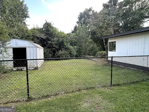 Exterior - 203 Pineview Dr, Warner Robins, GA 31088 photo 8 of 9