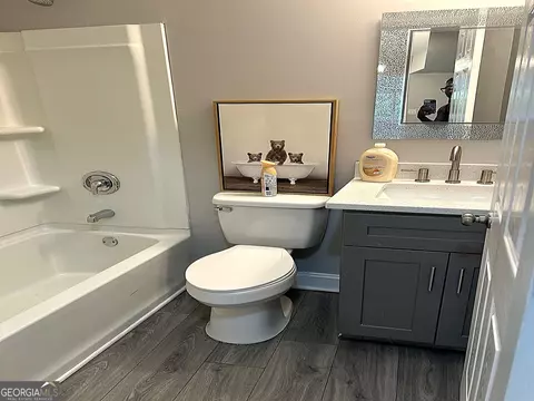 Bath - 203 Pineview Dr, Warner Robins, GA 31088 photo 1 of 2