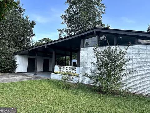 Exterior - 203 Pineview Dr, Warner Robins, GA 31088 photo 1 of 9