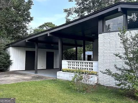 Exterior - 203 Pineview Dr, Warner Robins, GA 31088 photo 3 of 9