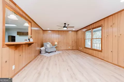 Living - 109 Alpine Dr, Byron, GA 31008 photo 2 of 4