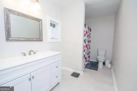 Bath - 1104 Alverson Rd, Lagrange, GA 30241 photo 1 of 4