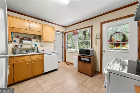 Kitchen - 130 Washington St, Tignall, GA 30668 photo 1 of 2