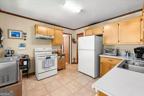 Kitchen - 130 Washington St, Tignall, GA 30668 photo 2 of 2